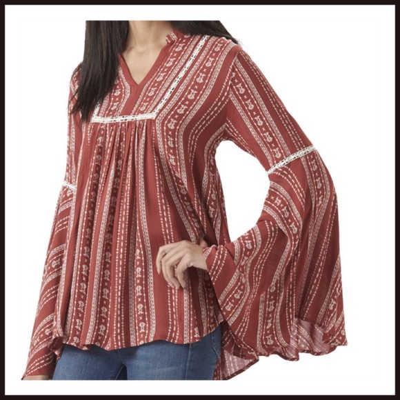 Lola P Tops - NWOT Hi-Lo Bell Sleeve Sienna Bohemian Plus Top 3x